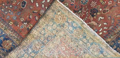 IRAN ?

Tapis laine et soie à décor de volatiles...