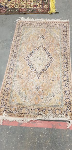 Dans le goût de la Perse, Lot de 3 tapis...