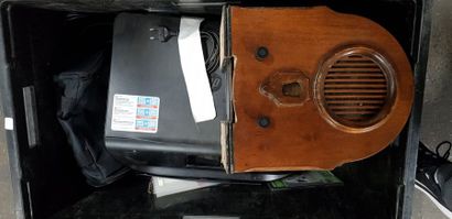 2 caisses de HI-FI dont ampli et lecteur...