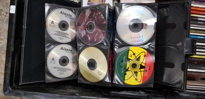1 caisse de disques CD (musiques et quelques...