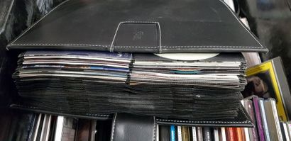 1 caisse de disques CD (musiques et quelques...