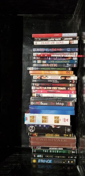 1 caisse d’environ 30 DVD.

On joint le coffret...