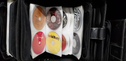 1 caisse de 7 classeurs de DVD essentiel...