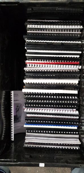 2 caisses de copies de scénari