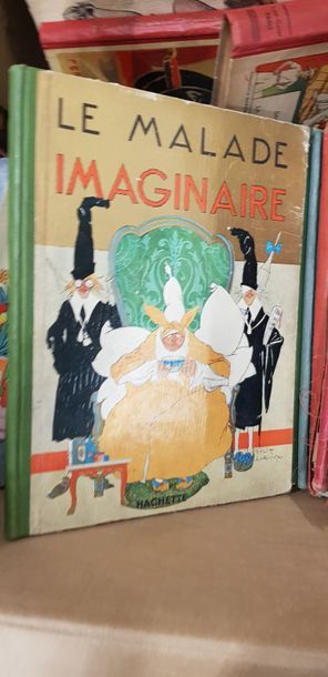 Un carton de bandes dessinées anciennes dont...