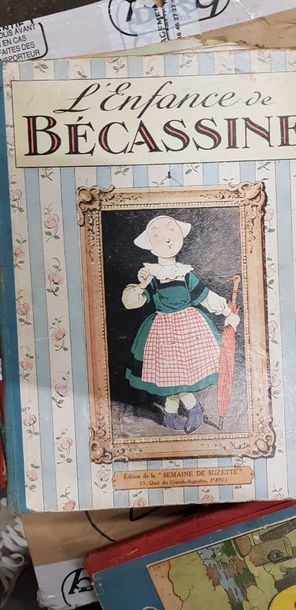 Un carton de bandes dessinées anciennes dont...
