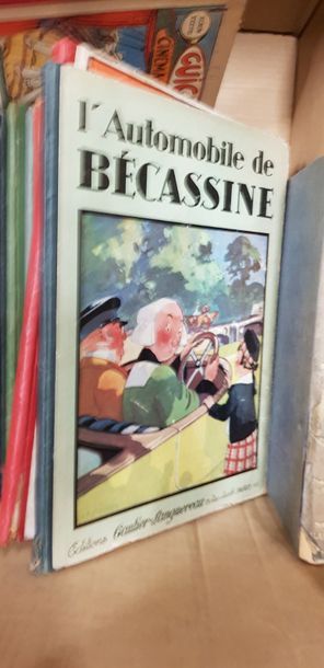 Un carton de bandes dessinées anciennes dont...