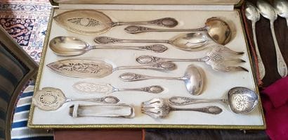 Partie de ménagère en argent Minerve à décor...