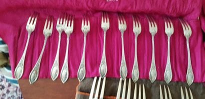 Partie de ménagère en argent Minerve à décor...
