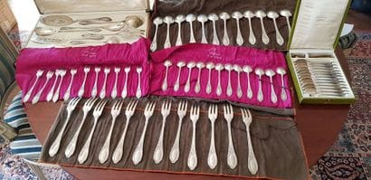 Partie de ménagère en argent Minerve à décor...