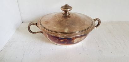 Lot de métal argenté comprenant 3 écuelles...