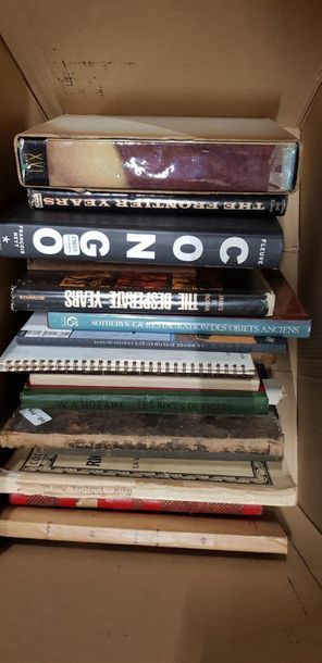 Un ensemble de livres d'art et partitions...