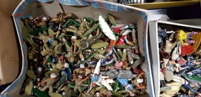 Un ensemble de soldats de plomb et figurines...