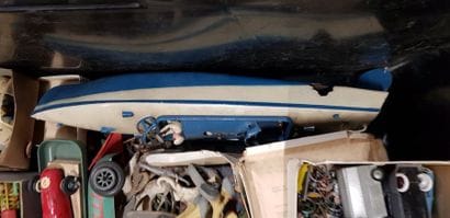 Un ensemble de divers jouets anciens pour...
