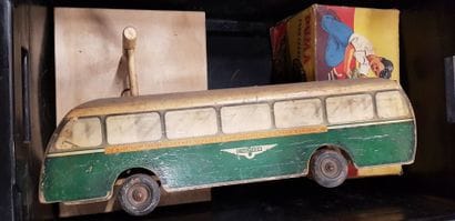 Un ensemble de méccano anciens dans une boîte...