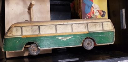 Un ensemble de méccano anciens dans une boîte...