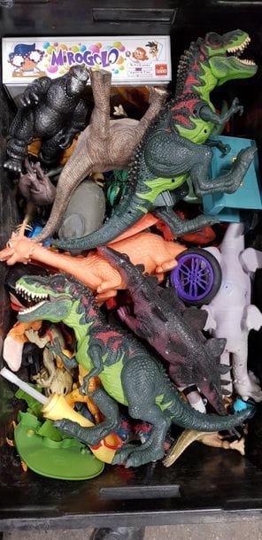 2 caisses de jouets d’enfants