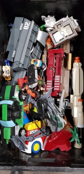 2 caisses de jouets d’enfants