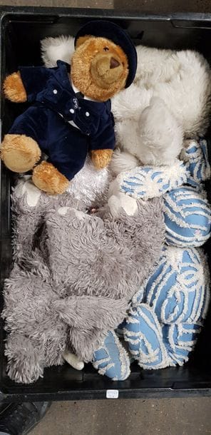 2 caisses de peluches