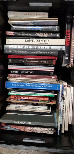2 caisses de livres d’art et divers dont...