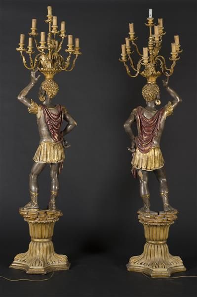 Paire de porte torchères en bois argenté...