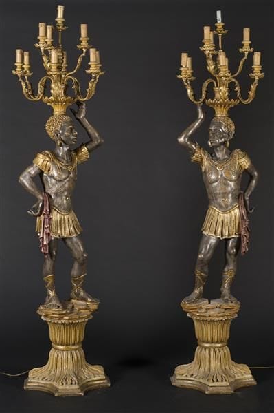 Paire de porte torchères en bois argenté...