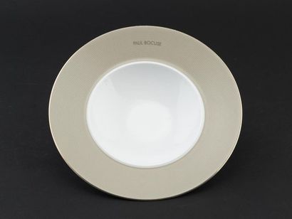 Paul BOCUSE
Important service de table en...