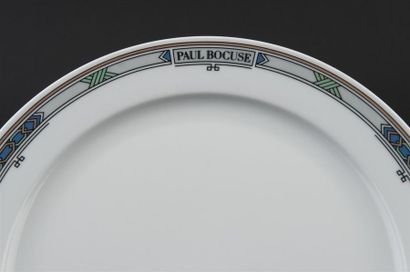 Paul BOCUSE, 
Six grandes assiettes en porcelaine...