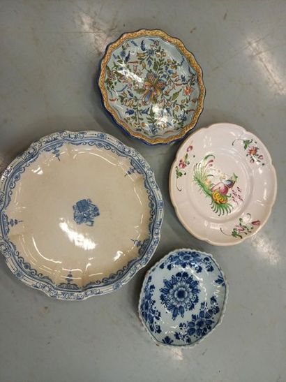 Lot de 4 assiettes en faience