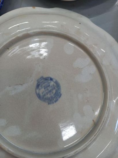 Lot de 4 assiettes en faience