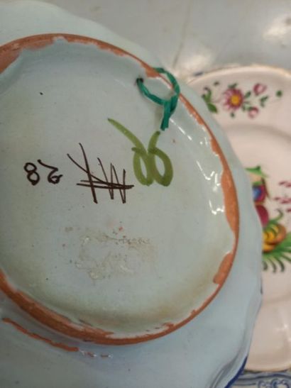 Lot de 4 assiettes en faience
