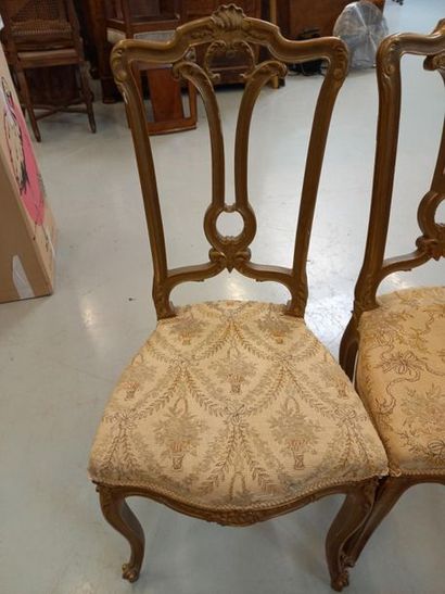 Paire de chaises en bois peint