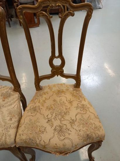 Paire de chaises en bois peint