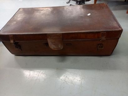 Valise en cuir GOYARD
H : 33 cm
106 x 56...