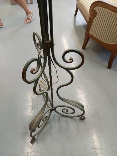 Lampadaire en fer forgé vert