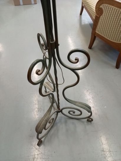 Lampadaire en fer forgé vert
