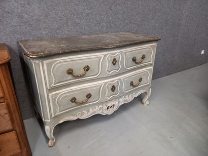 Commode galbée en bois laqué plateau bois
132...