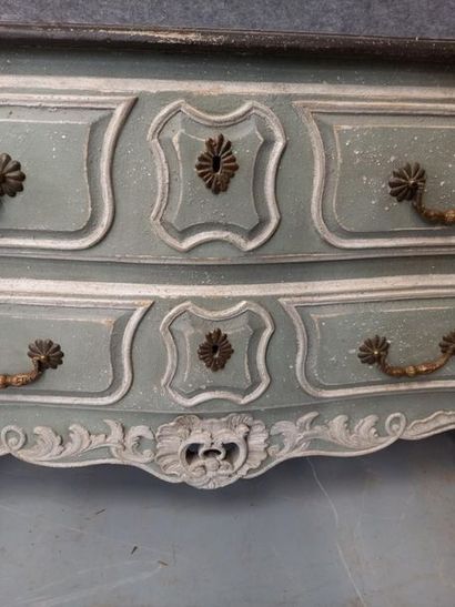 Commode galbée en bois laqué plateau bois
132...