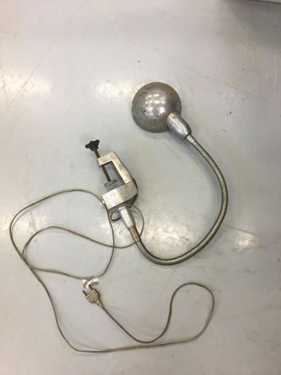 Lampe de bureau
L : 85 cm