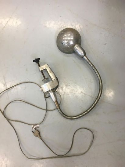 Lampe de bureau
L : 85 cm