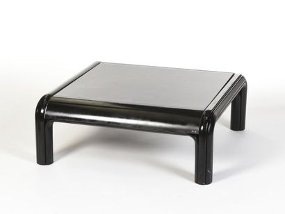 Gae AULENTI (1927-2012) 
Table basse rectangulaire...