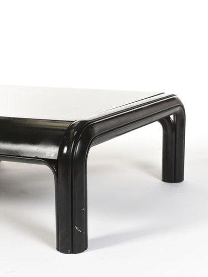 Gae AULENTI (1927-2012) 
Table basse rectangulaire...