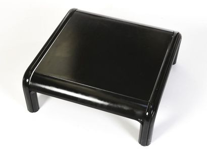 Gae AULENTI (1927-2012) 
Table basse rectangulaire...