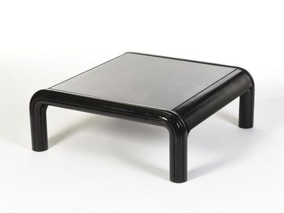 Gae AULENTI (1927-2012) 
Table basse rectangulaire...