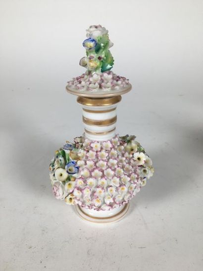 Flacon en porcelaine 1000 fleurs
H : 16 ...