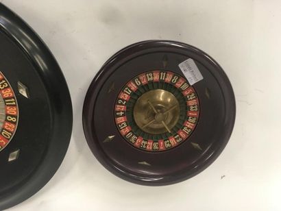 LA MONACO, roulette de table en métal chromé...