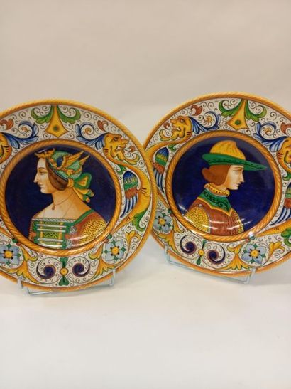 DERUTA
Paire de plats rond en faïence émaillée...