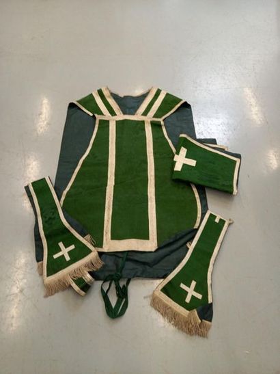 Chasuble avec étole, manipule, voile de ...