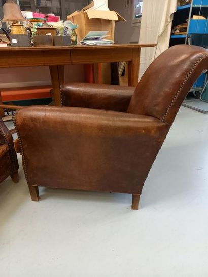 Fauteuil club dossier droit en cuir 
Coussin...