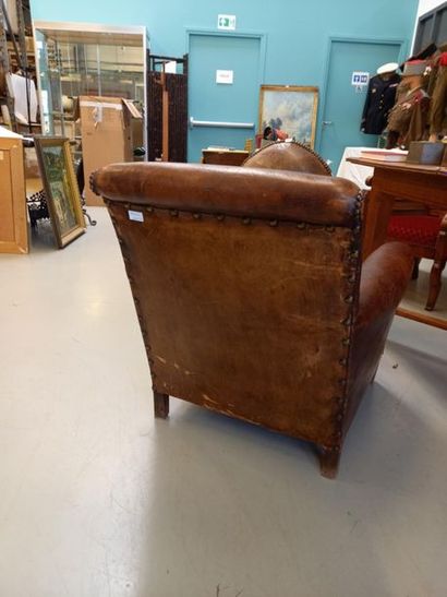 Fauteuil club dossier droit en cuir 
Coussin...